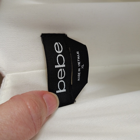 Bebe NWT XL beautiful v-neck white romper - Picture 8 of 8